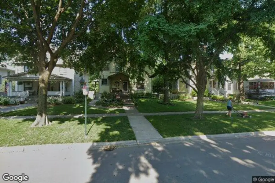 221 S EAST AVE, Oak Park